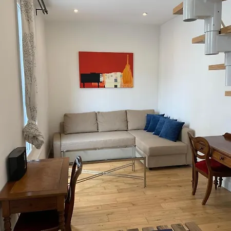 Renovated Duplex In Germain En Laye 아파트 생제르맹 앙 레
