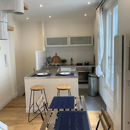 Renovated Duplex In Germain En Laye 아파트