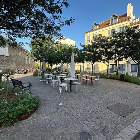 Renovated Duplex In Germain En Laye 아파트